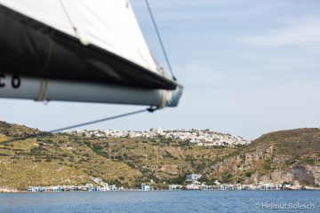 Bunte Bootshäuser der Insel Milos, Griechenland – Foto © Helmut Bolesch