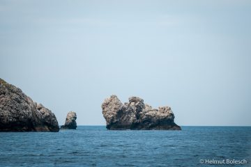 Felsen vor der Insel Palagruža, Kroatien – Foto © Helmut Bolesch