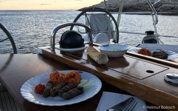 Abendessen in einsamer Bucht, Sveti Klement, Kroatien - Foto © Helmut Bolesch